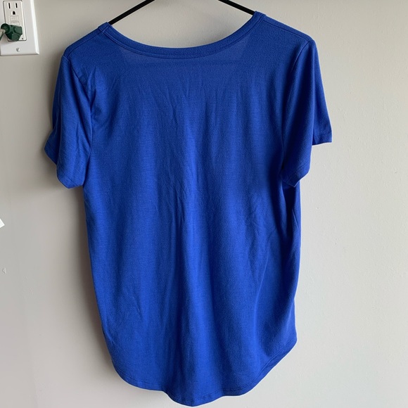 SO Favorite V-neck - Picture 2 of 4